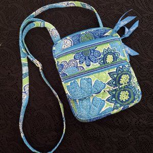 🎉HOST PICK🎉 Vera Bradley "Doodle Daisy" crossbody bag